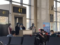 Dear passengers, flight CA1640 to Beijing is ready for boarding. Dear passengers, flight CA1640 to Beijing is ready for boarding.