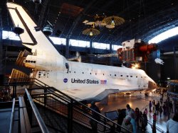 Shuttle Discovery Udvar-Hazy Washington.jpg Shuttle Discovery Udvar-Hazy Washington.jpg