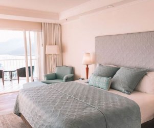 Cairns.jpg Cairns.jpg