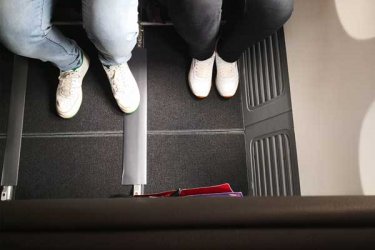 ecoXleg-room.jpg ecoXleg-room.jpg