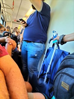 Crowdedtrain1.jpg Crowdedtrain1.jpg