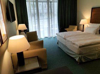 Room3.jpg Room3.jpg