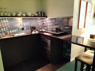 Room2.jpg Room2.jpg