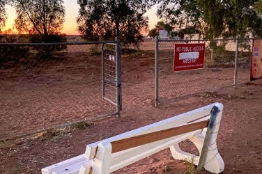 William-Creek-Departure-Gate.jpg William-Creek-Departure-Gate.jpg