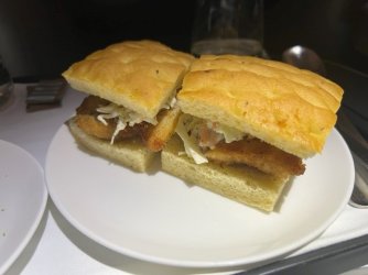 Qantas Business meal.jpg Qantas Business meal.jpg
