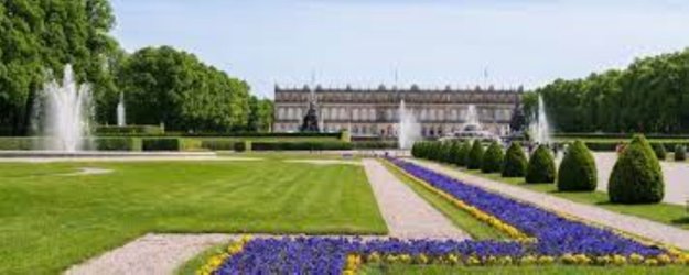 schlossherrenoutside.jpg schlossherrenoutside.jpg