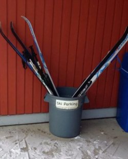 Ski parking.jpg Ski parking.jpg